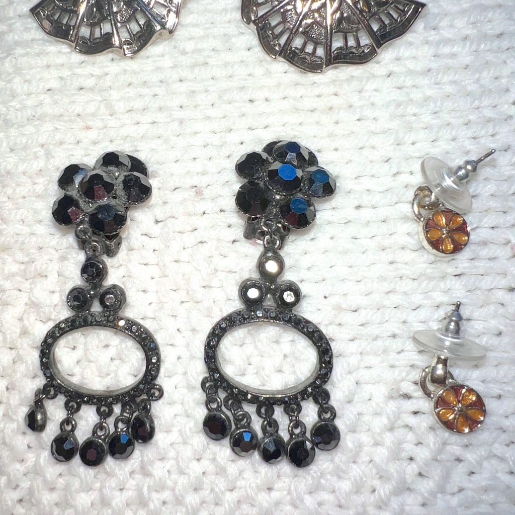 Earrings - 3 Pair Unmarked 26$